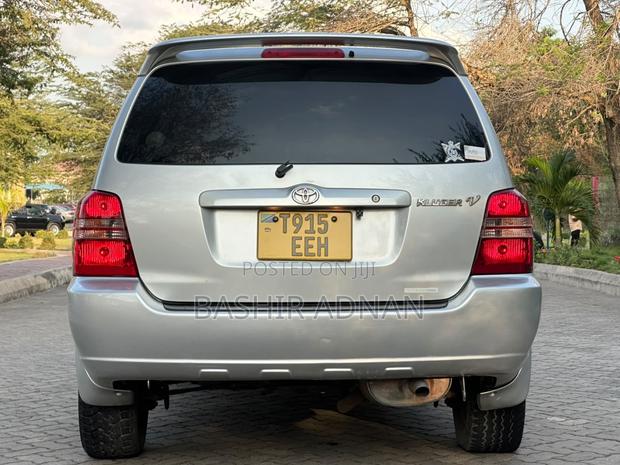 Toyota Kluger 2002 Silver