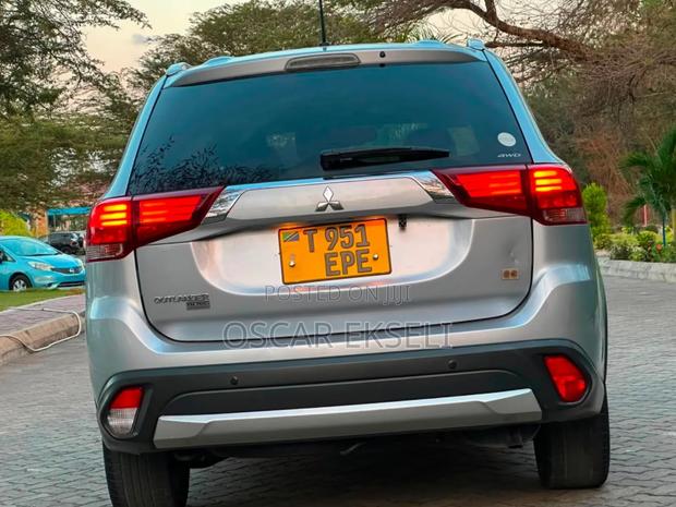 Mitsubishi Outlander 2015 Silver