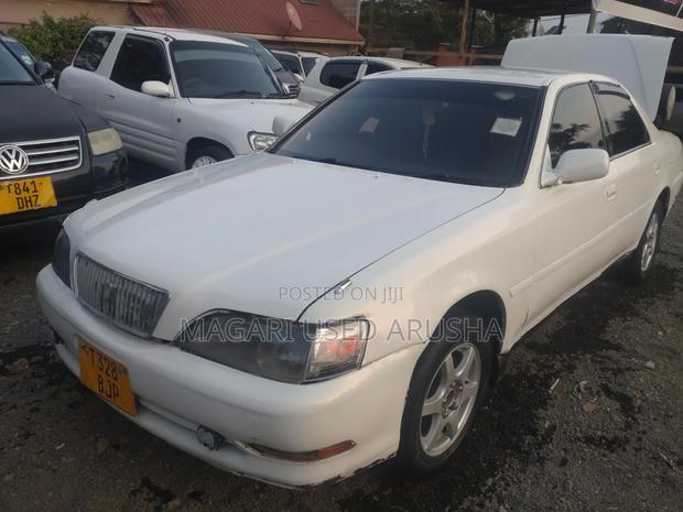 Toyota Cresta 2000 White