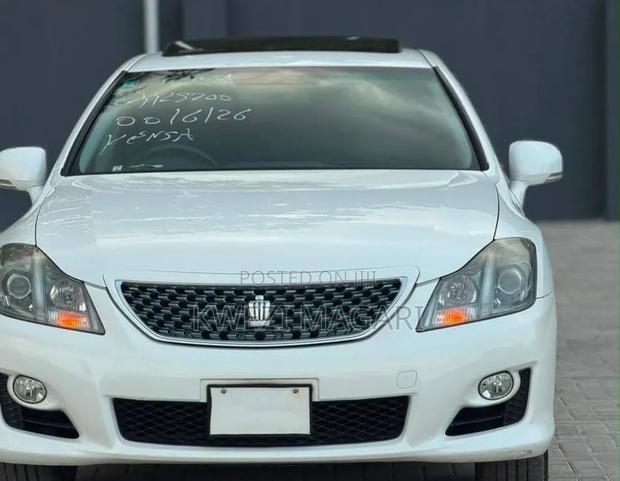 Toyota Crown 2009 White