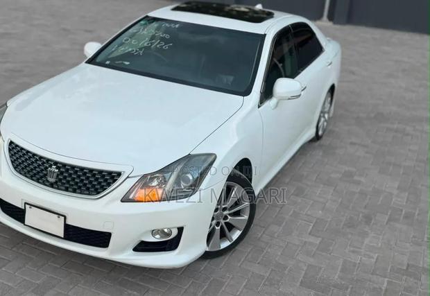 Toyota Crown 2009 White