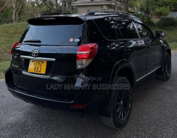 Toyota Vanguard 2010 Black