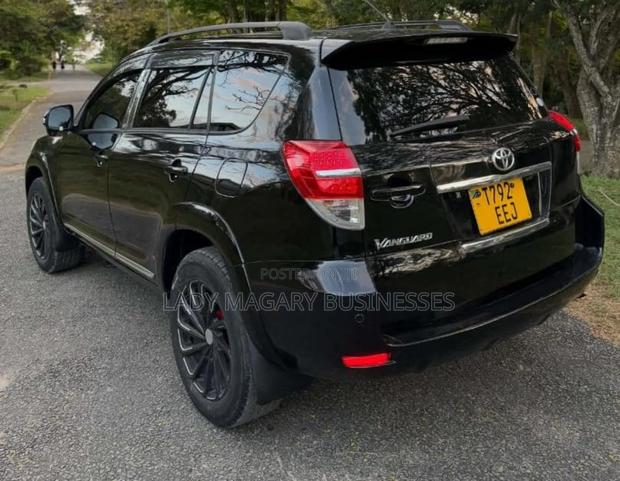 Toyota Vanguard 2010 Black