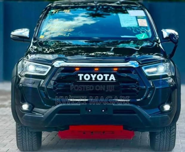 Toyota Hilux 2021 Black