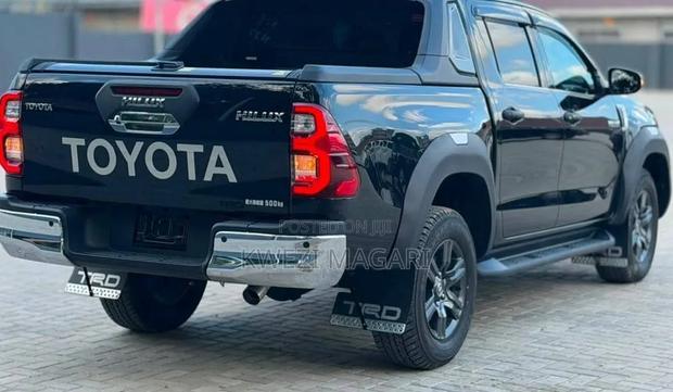 Toyota Hilux 2021 Black