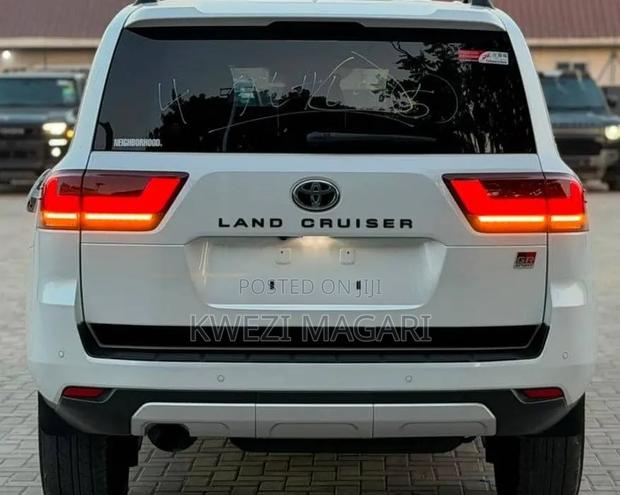 Toyota Land Cruiser 2024 White