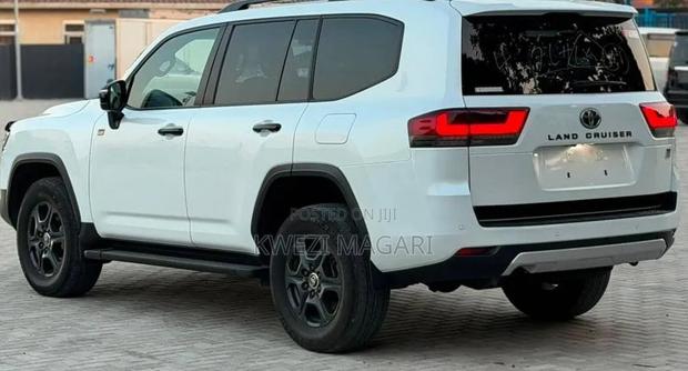 Toyota Land Cruiser 2024 White