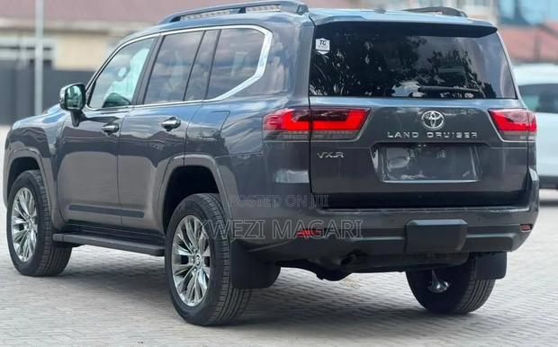 Toyota Land Cruiser 2024 Black