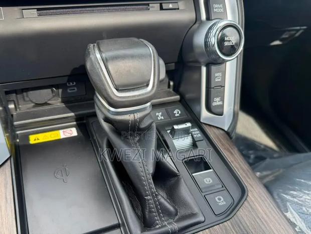Toyota Land Cruiser 2024 Black