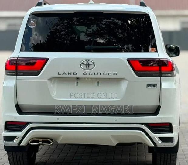 Toyota Land Cruiser 2025 White