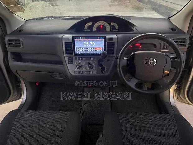 Toyota Raum 2004 Silver