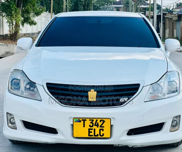Toyota Crown 2010 White