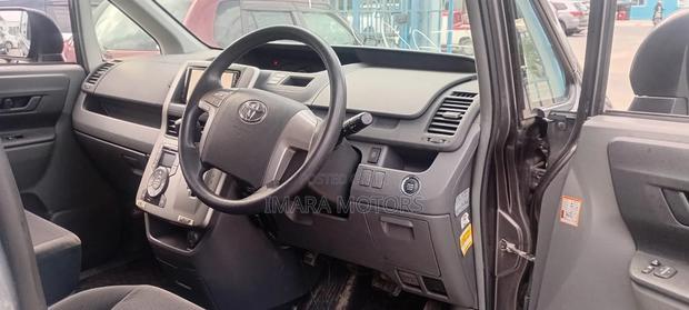 Toyota Noah 2009 Gray