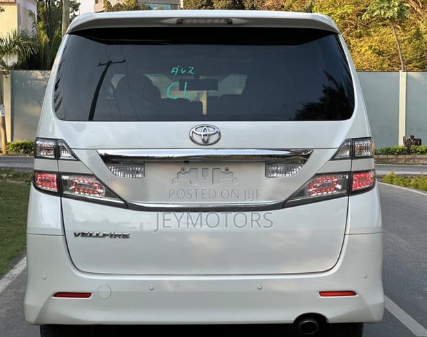 Toyota Vellfire 2011 White