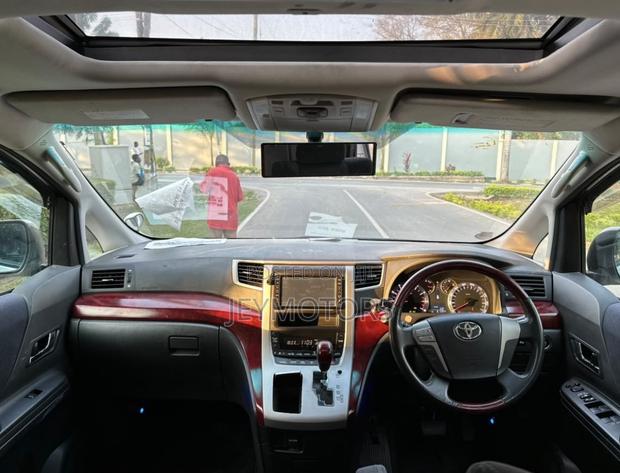 Toyota Vellfire 2011 White