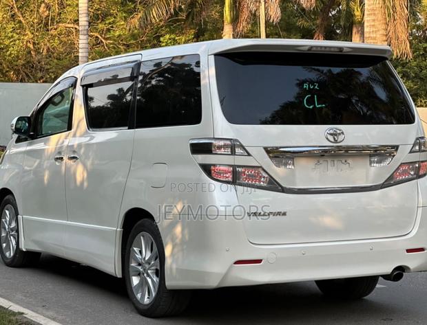 Toyota Vellfire 2011 White