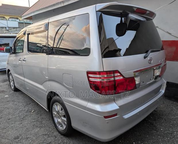 Toyota Alphard 2005 Silver