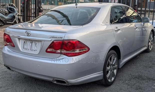 Toyota Crown 2009 Silver