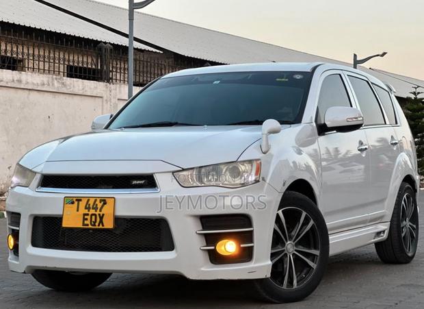 Mitsubishi Outlander 2012 White