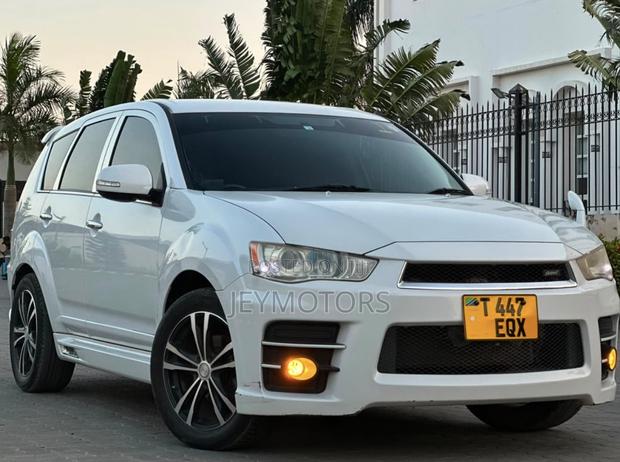 Mitsubishi Outlander 2012 White