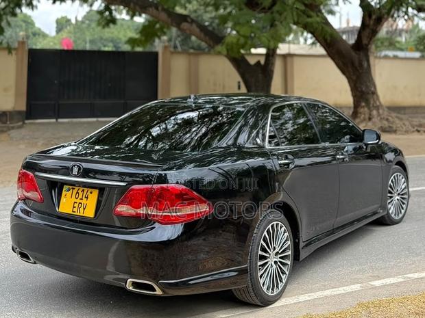 Toyota Crown 2009 Matt Black