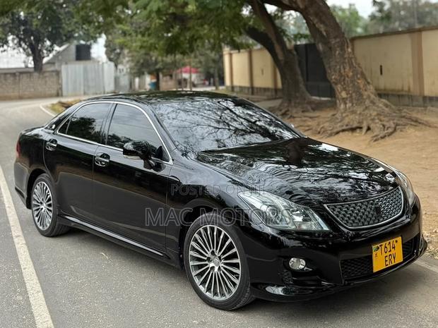 Toyota Crown 2009 Matt Black
