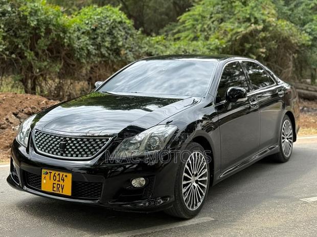 Toyota Crown 2009 Matt Black