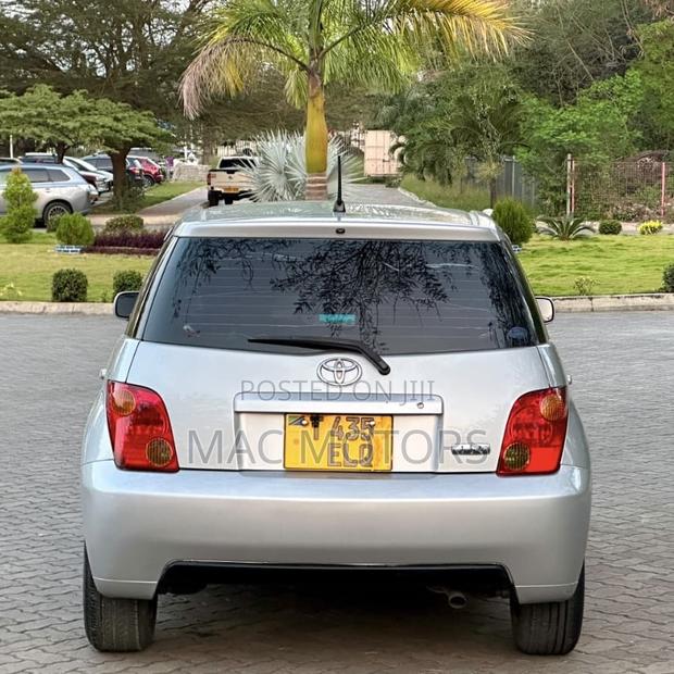Toyota IST 2003 Silver