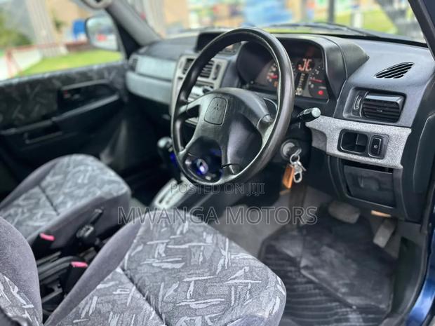 Mitsubishi Pajero 2000 Blue