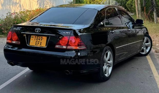 Toyota Crown Royale 2005 Black