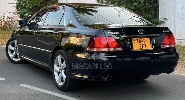 Toyota Crown Royale 2005 Black