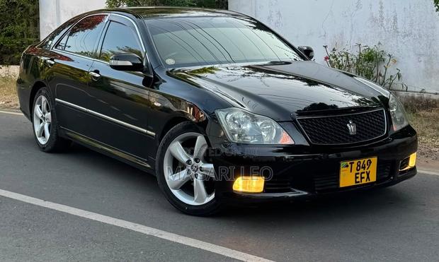 Toyota Crown Royale 2005 Black