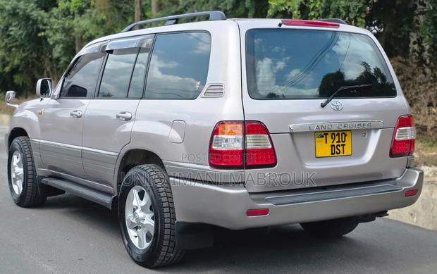 Toyota Land Cruiser 2000 Silver