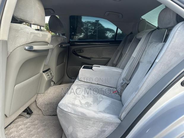 Toyota Crown 2005 Silver