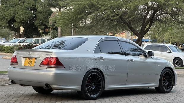 Toyota Crown 2005 Silver