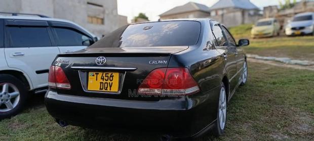 Toyota Crown Royale 2005 Black