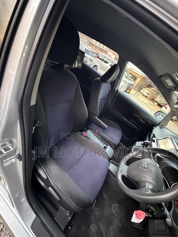 Toyota Wish 2012 Silver