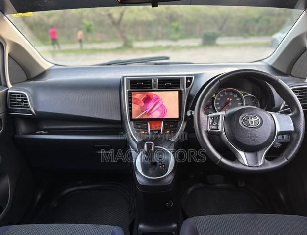 Toyota Ractis 2012 Black