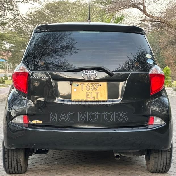 Toyota Ractis 2012 Black