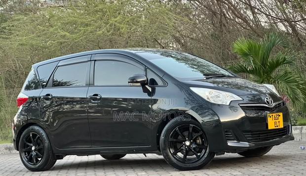 Toyota Ractis 2012 Black
