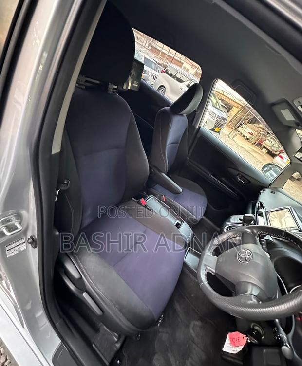 Toyota Wish 2012 Silver