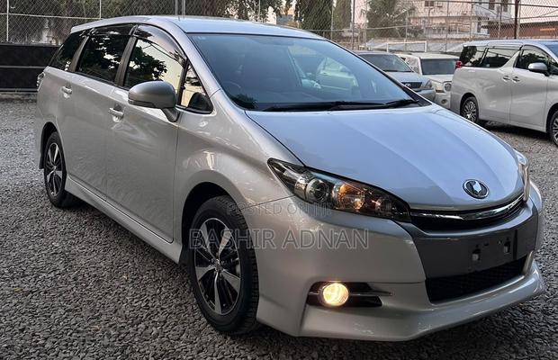 Toyota Wish 2012 Silver