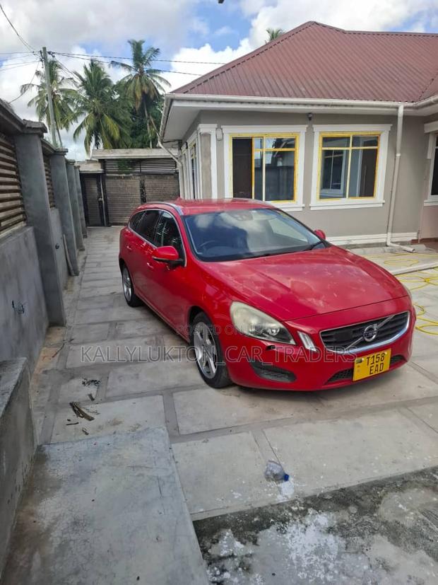 Volvo V60 2013 Red