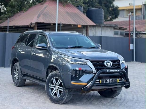 Toyota Fortuner 2.4 D AWD 2018 Gray