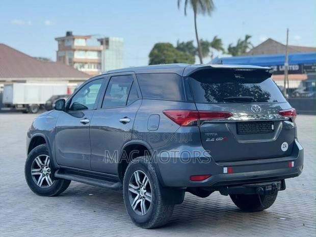 Toyota Fortuner 2.4 D AWD 2018 Gray