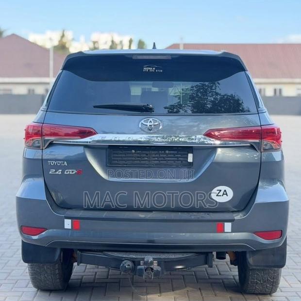 Toyota Fortuner 2.4 D AWD 2018 Gray