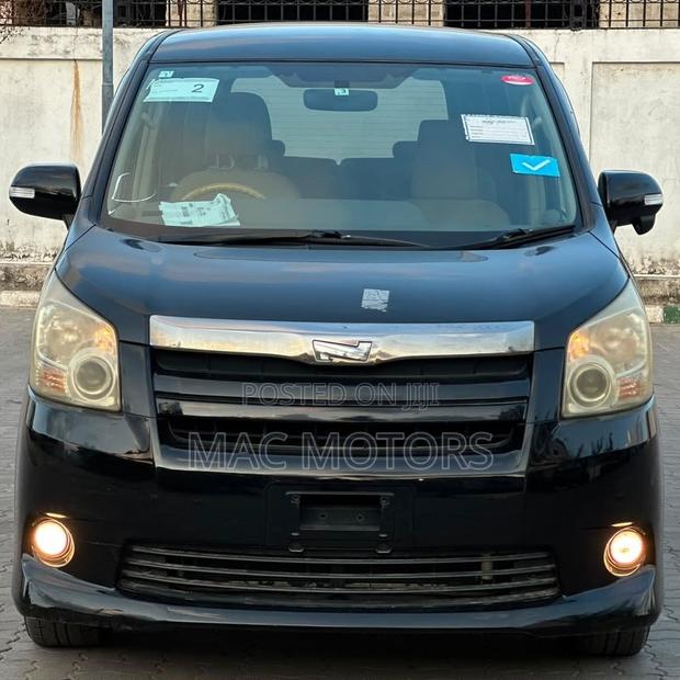 Toyota Noah 2009 Black