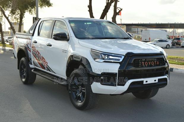 Toyota Hilux 2023 White