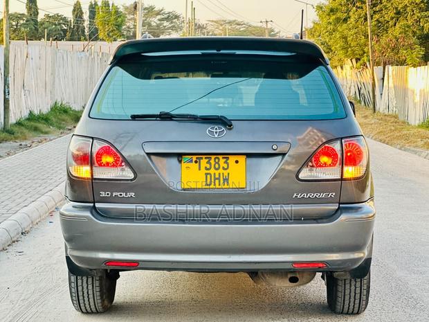 Toyota Harrier 3.0 V6 2001 Gray