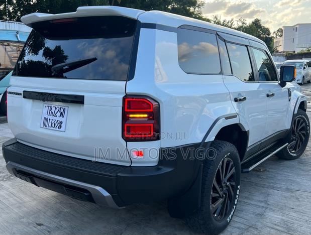 New Toyota Land Cruiser Prado 2025 Pearl